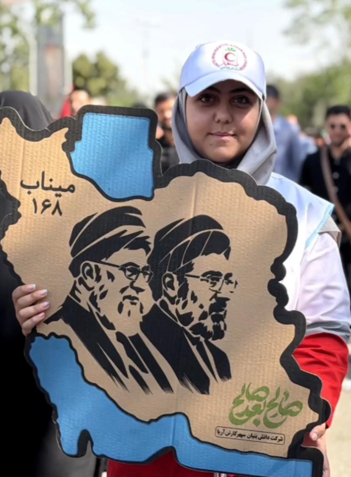 حضور امدادگران هلال احمر در مراسم تشییع رهبر شهید انقلاب با یاد شهدای میناب + فیلم